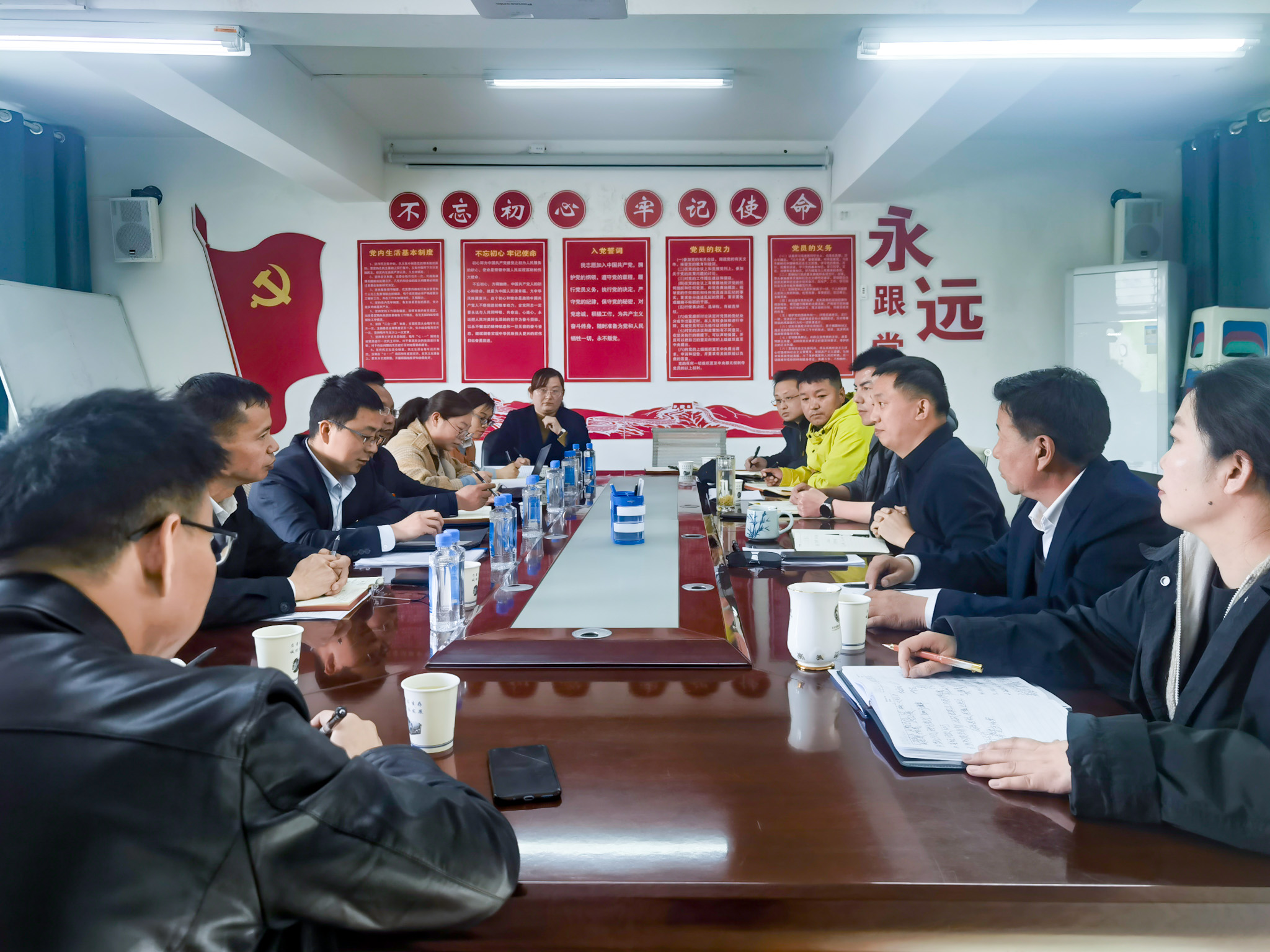 張寶貴代總經(jīng)理在高爭科技、高爭建設(shè)公司調(diào)研2 2.jpg